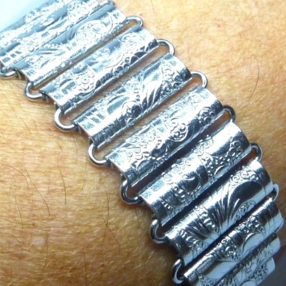 *RARE* Vintage Bright Finish Stainless Steel Embossed Book-Chain Link Bracelet - Picture 9 of 11